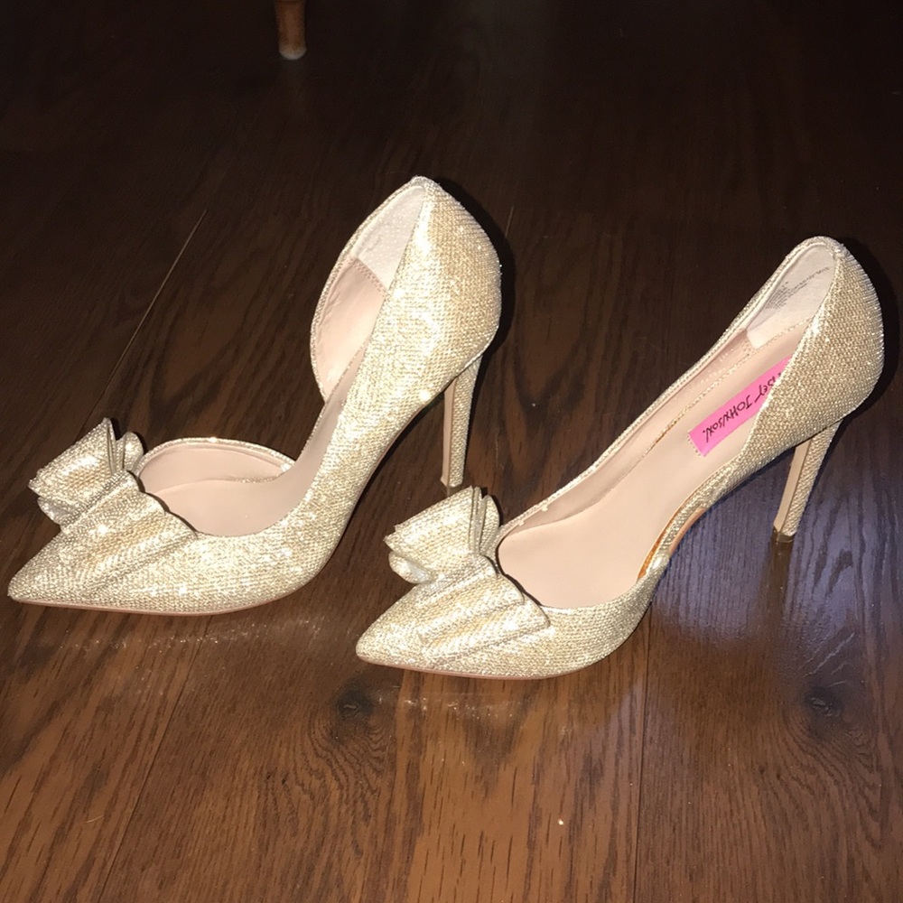 Betsey Johnson Parisss Gold Glitter Bow Heels